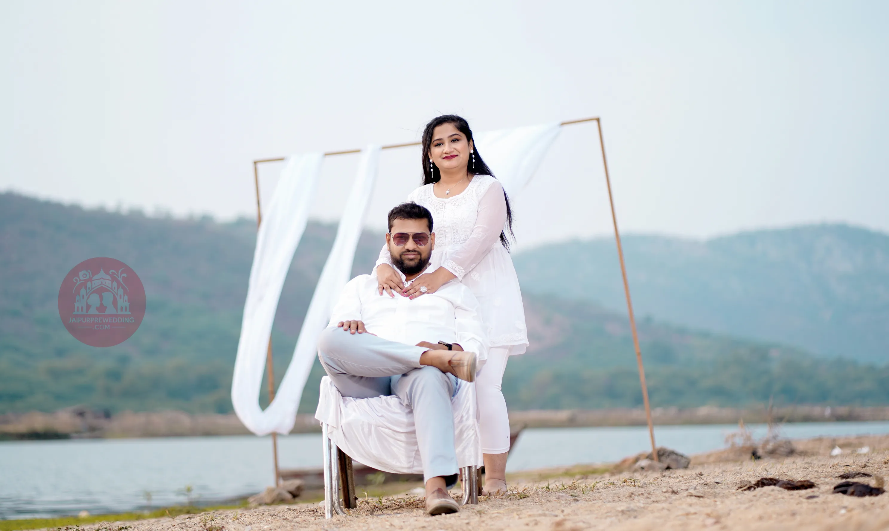 wedding photograph featuring Jaipur architecture 