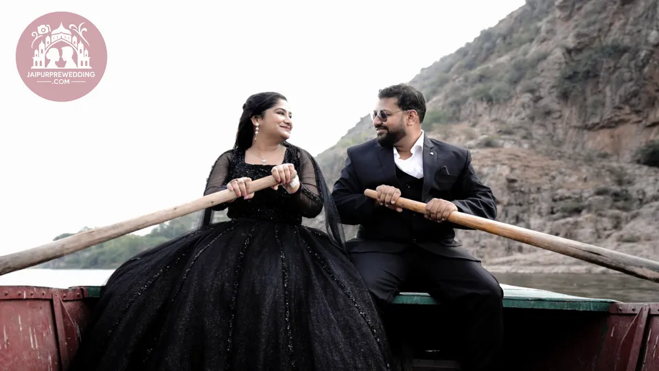 wedding photo inside Jaipur’s historic venue 